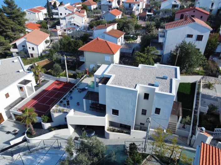 Image No.12-4 Bed Property for sale