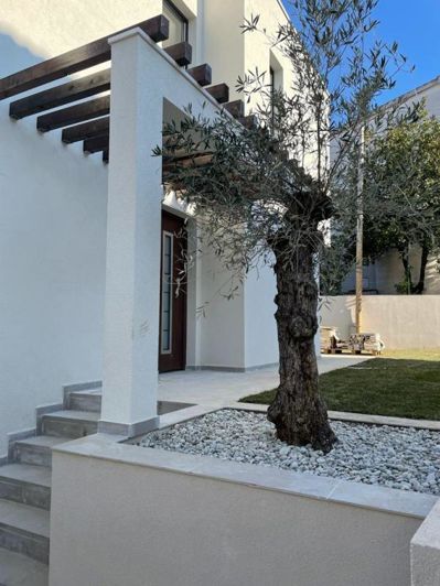 Image No.17-4 Bed Property for sale