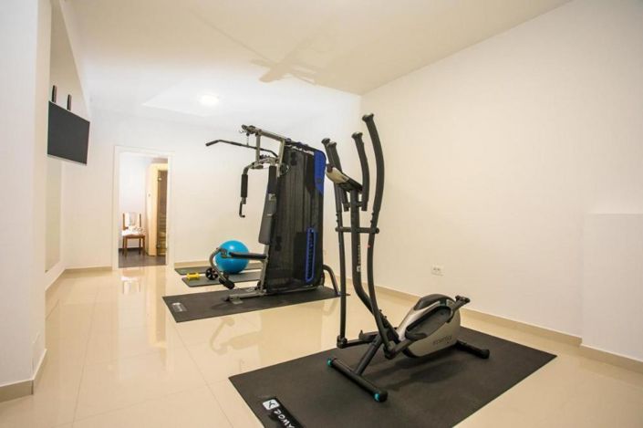 Image No.12-4 Bed Property for sale