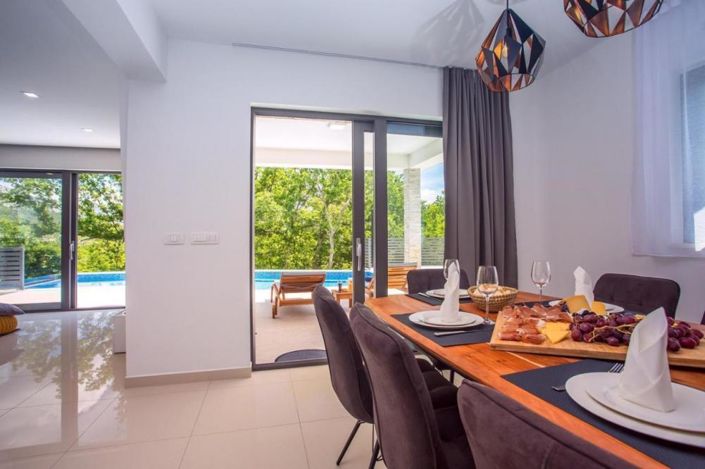 Image No.15-4 Bed Property for sale