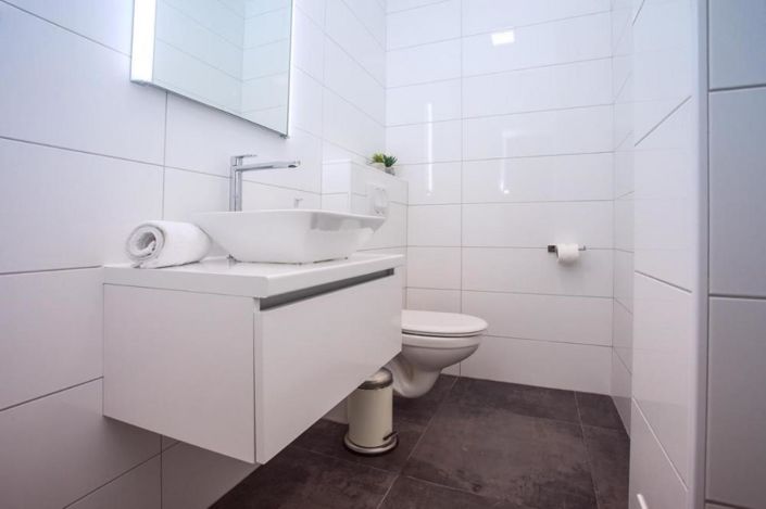 Image No.20-4 Bed Property for sale