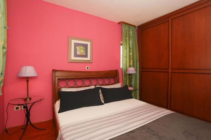 Image No.18-5 Bed Property for sale