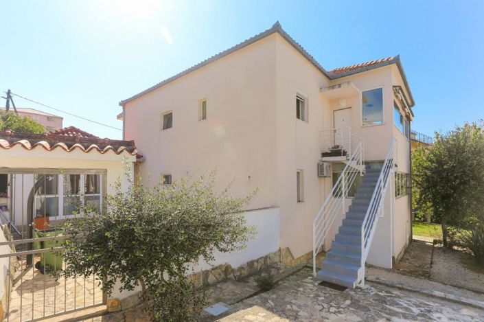 Image No.5-5 Bed Property for sale