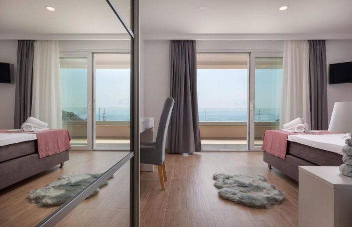 Image No.10-4 Bed Property for sale