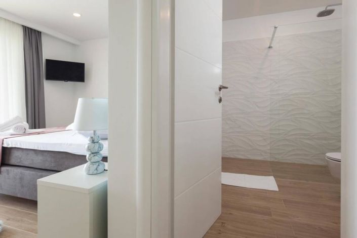 Image No.11-4 Bed Property for sale