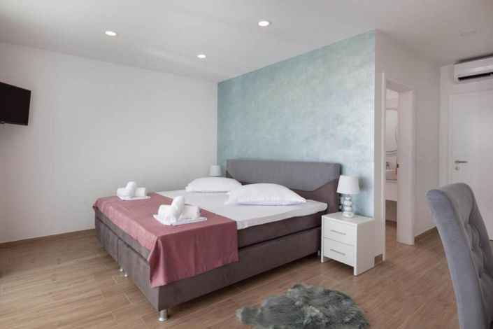 Image No.13-4 Bed Property for sale