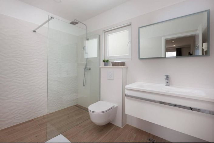 Image No.20-4 Bed Property for sale