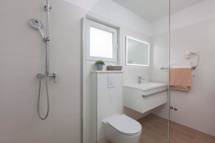 Image No.21-4 Bed Property for sale