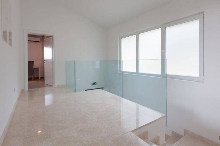 Image No.24-4 Bed Property for sale