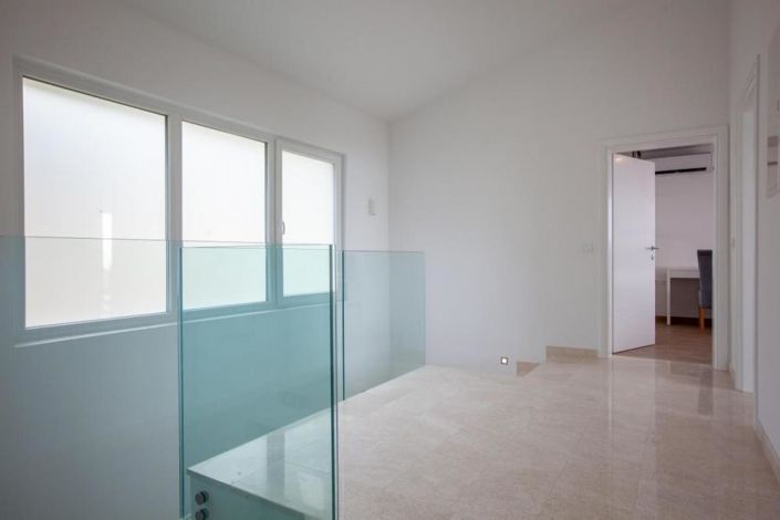 Image No.25-4 Bed Property for sale