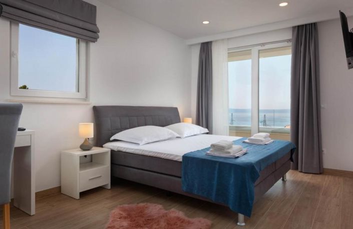 Image No.8-4 Bed Property for sale