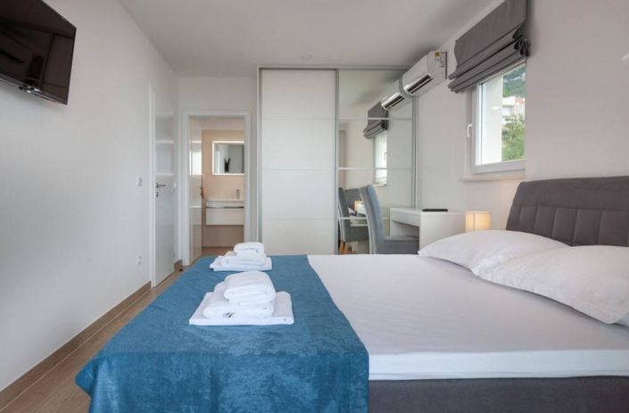 Image No.9-4 Bed Property for sale