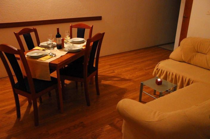 Image No.10-8 Bed Property for sale