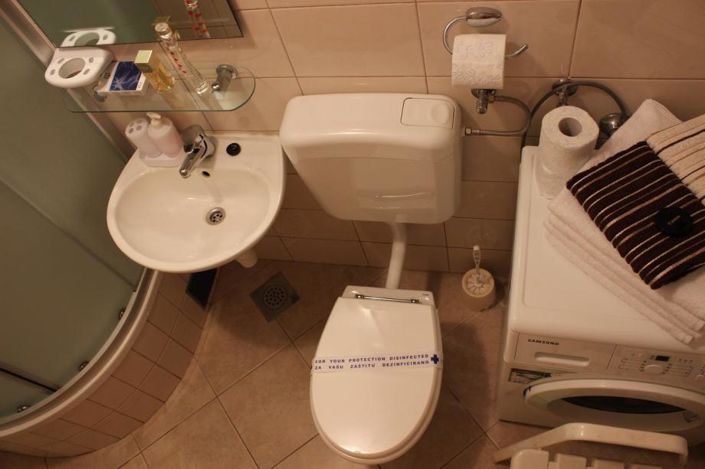 Image No.17-8 Bed Property for sale