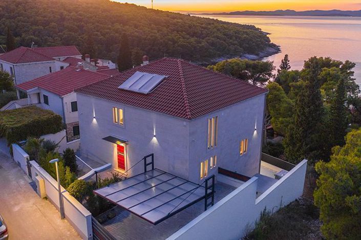Image No.1-4 Bed Property for sale