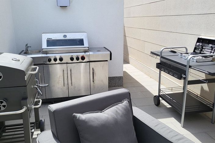 Image No.17-4 Bed Property for sale