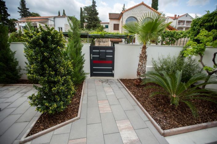 Image No.8-4 Bed Property for sale