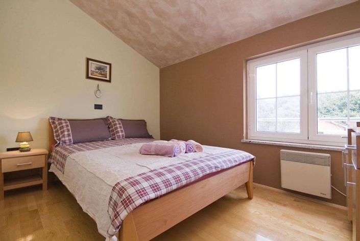 Image No.10-10 Bed Property for sale