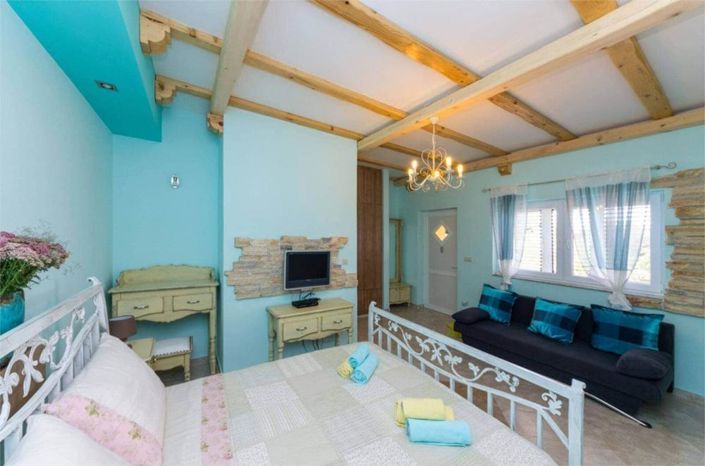 Image No.14-10 Bed Property for sale