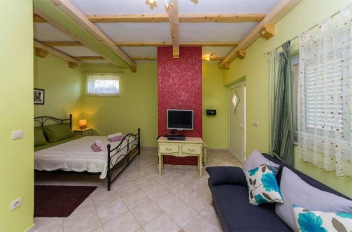 Image No.16-10 Bed Property for sale