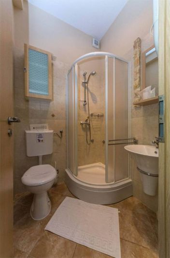 Image No.19-10 Bed Property for sale