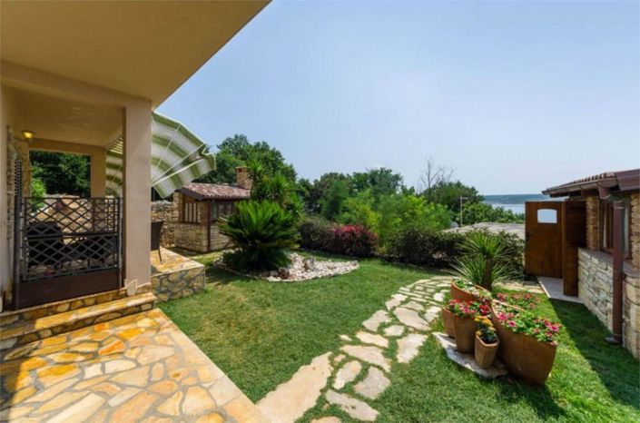 Image No.20-10 Bed Property for sale