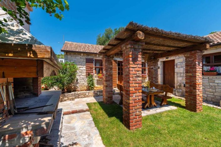 Image No.25-10 Bed Property for sale