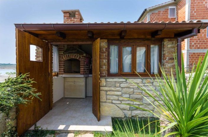 Image No.25-10 Bed Property for sale