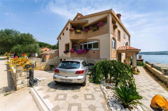 Image No.6-10 Bed Property for sale