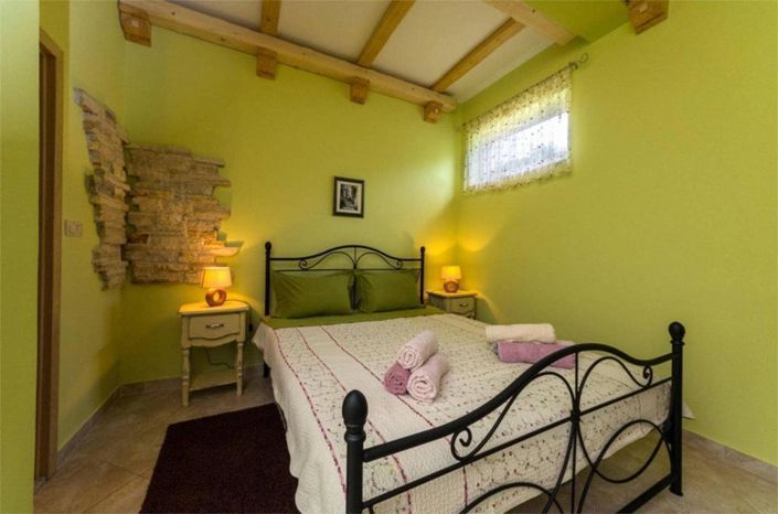 Image No.9-10 Bed Property for sale