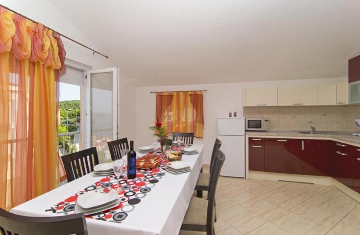 Image No.16-9 Bed Property for sale