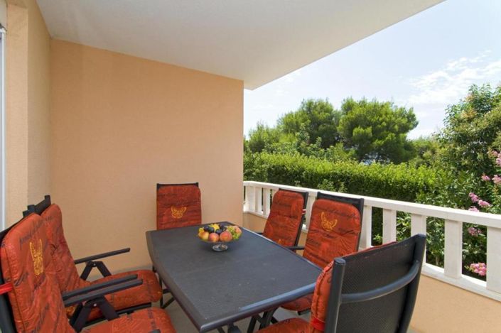 Image No.19-9 Bed Property for sale