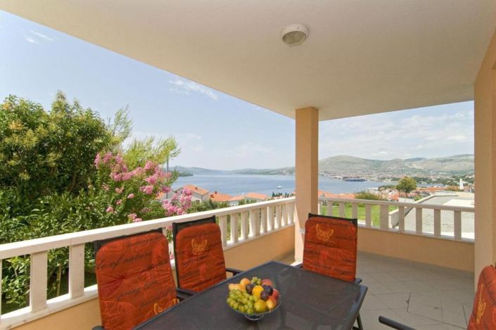 Image No.25-9 Bed Property for sale