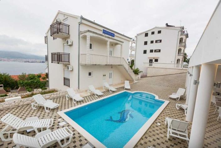 Image No.1-10 Bed Property for sale