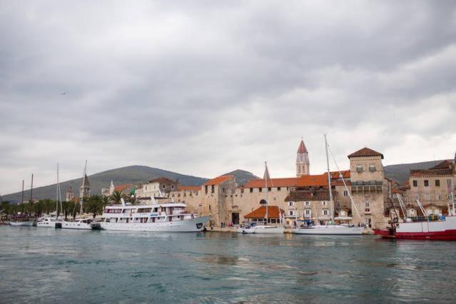 Image No.15-10 Bed Property for sale