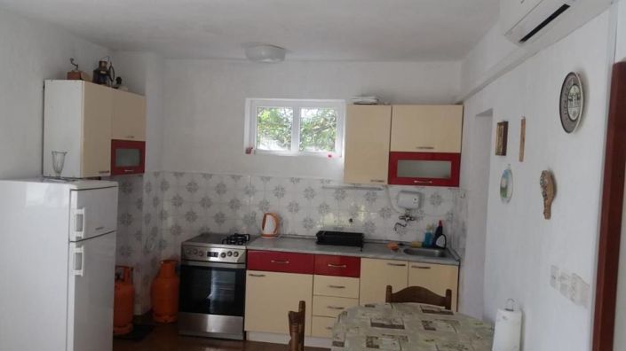 Image No.17-6 Bed Property for sale