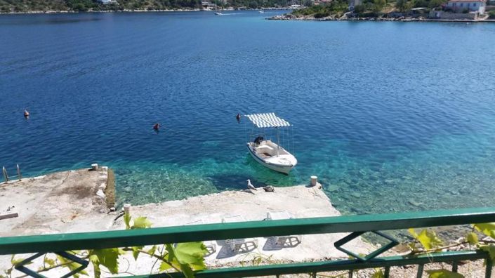 Image No.18-6 Bed Property for sale