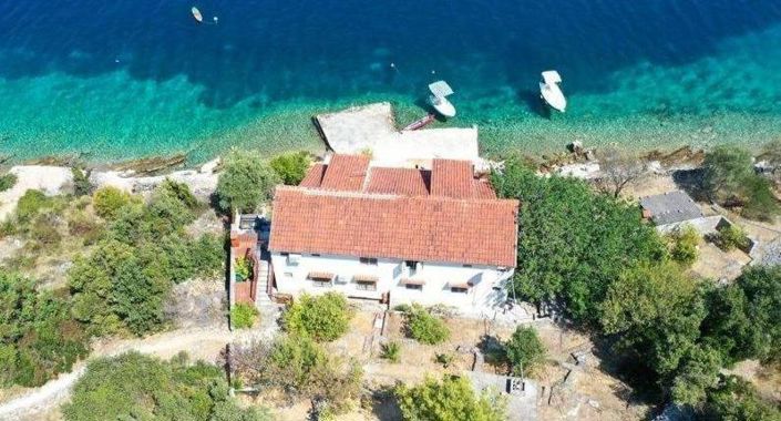 Image No.20-6 Bed Property for sale