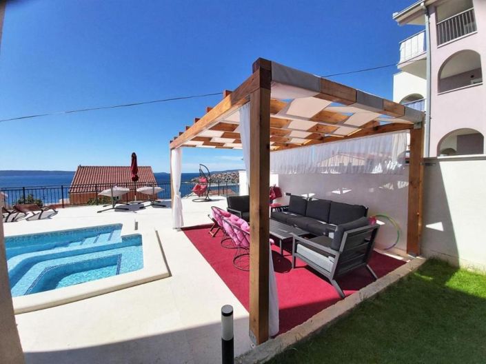 Image No.1-12 Bed Property for sale