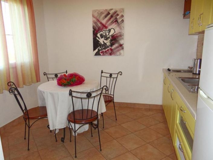 Image No.16-12 Bed Property for sale