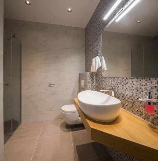 Image No.14-5 Bed Property for sale