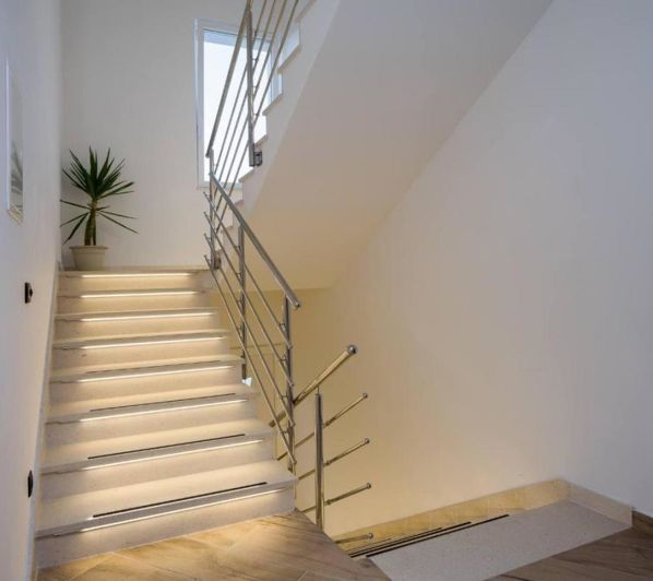 Image No.7-5 Bed Property for sale