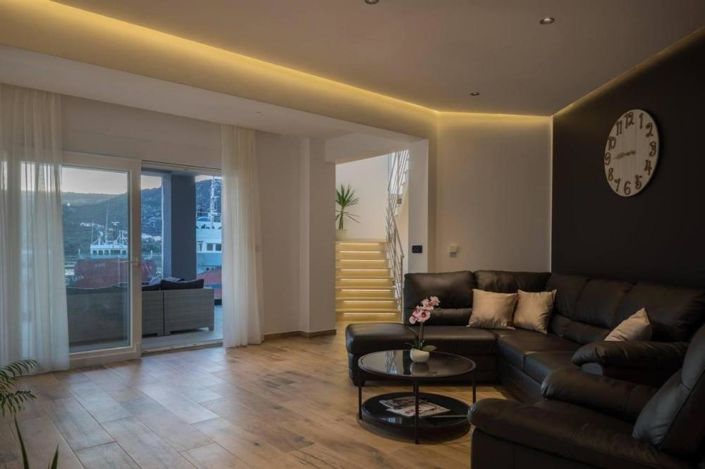 Image No.8-5 Bed Property for sale