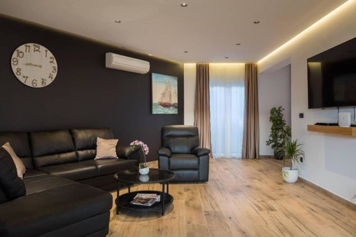 Image No.9-5 Bed Property for sale