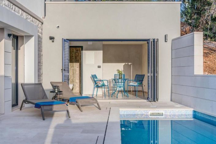 Image No.19-3 Bed Property for sale