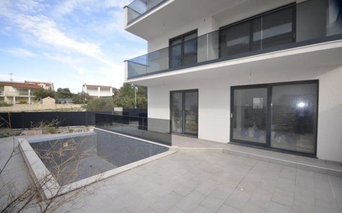 Image No.1-Propriété de 4 chambres à vendre à Rogoznica