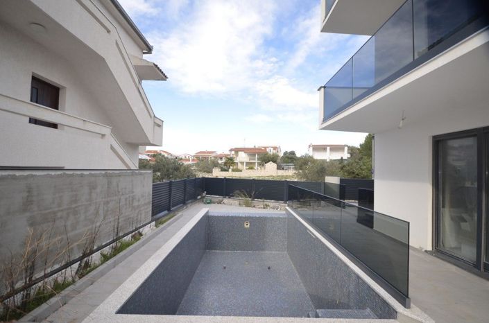 Image No.14-4 Bed Property for sale