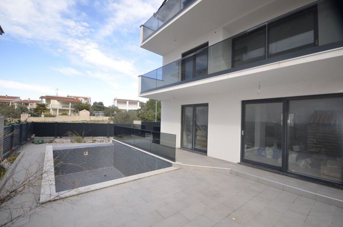 Image No.16-4 Bed Property for sale