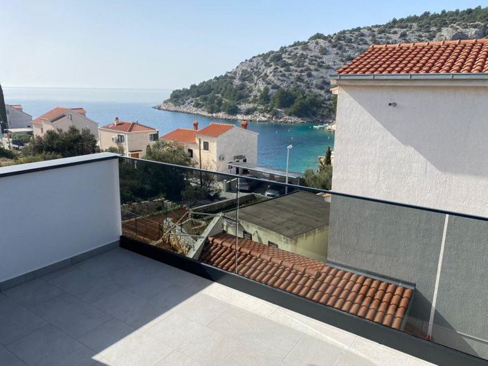 Image No.2-4 Bed Property for sale