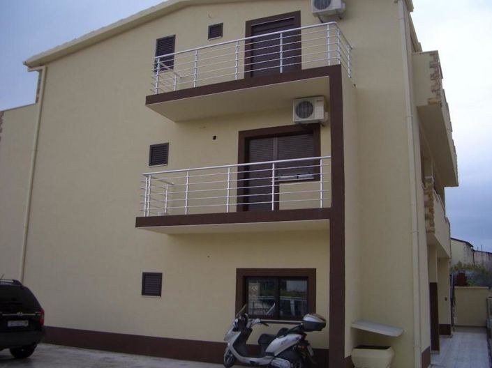 Image No.24-21 Bed Property for sale